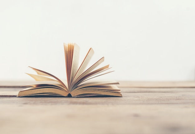 叶片一能进行光合作用着部位是（　　）A．只有表皮细胞B．只有叶肉细胞C．只有保卫细胞D．所有含叶绿体的