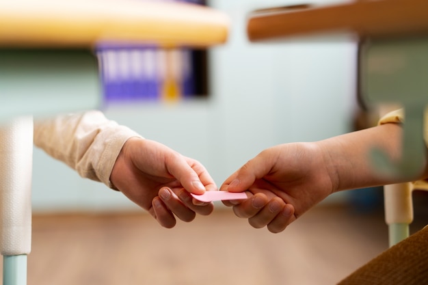 叶片一能进行光合作用着部位是（　　）A．只有表皮细胞B．只有叶肉细胞C．只有保卫细胞D．所有含叶绿体的